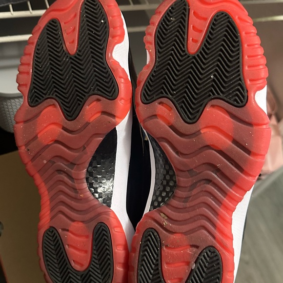 Retro Jordan Bred 11s - Picture 4 of 5